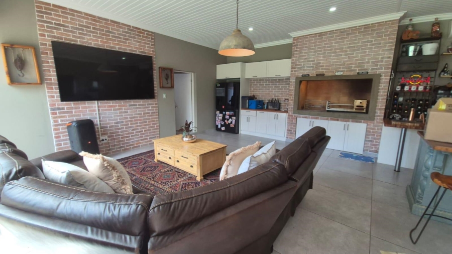 To Let 6 Bedroom Property for Rent in Num Num Cape Estate Western Cape